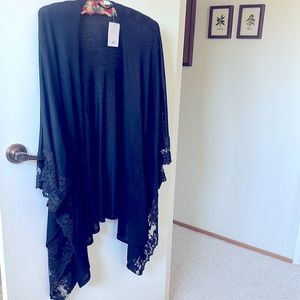 NEW! Pretty black with laces kimono style